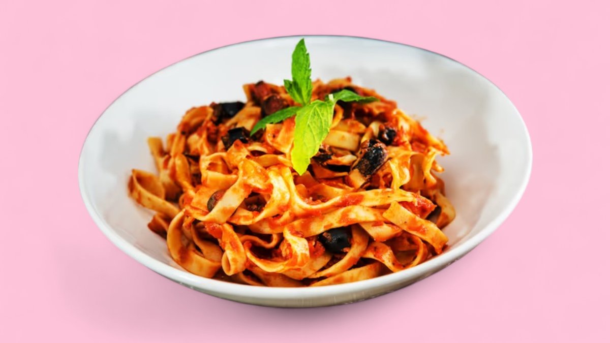 Pans Pasta mit gegrilltem Gemüse Alla Caprese