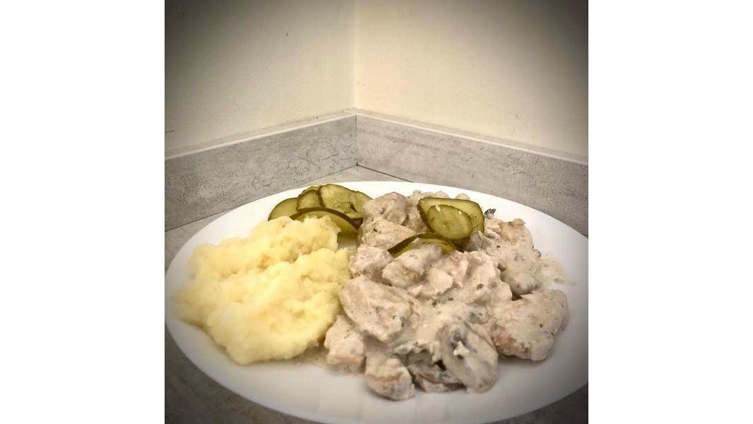 Meniu pui cu ciuperci și smântână