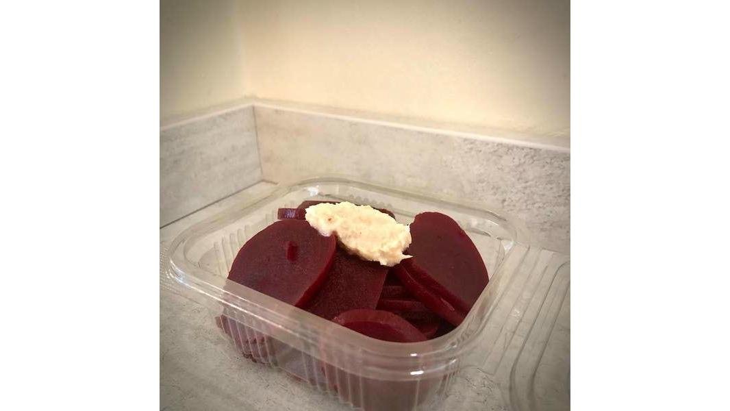 Salată de sfeclă roșie cu hrean