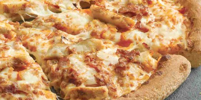 Thin-Crust Fiery Buffalo Chicken Pizza
