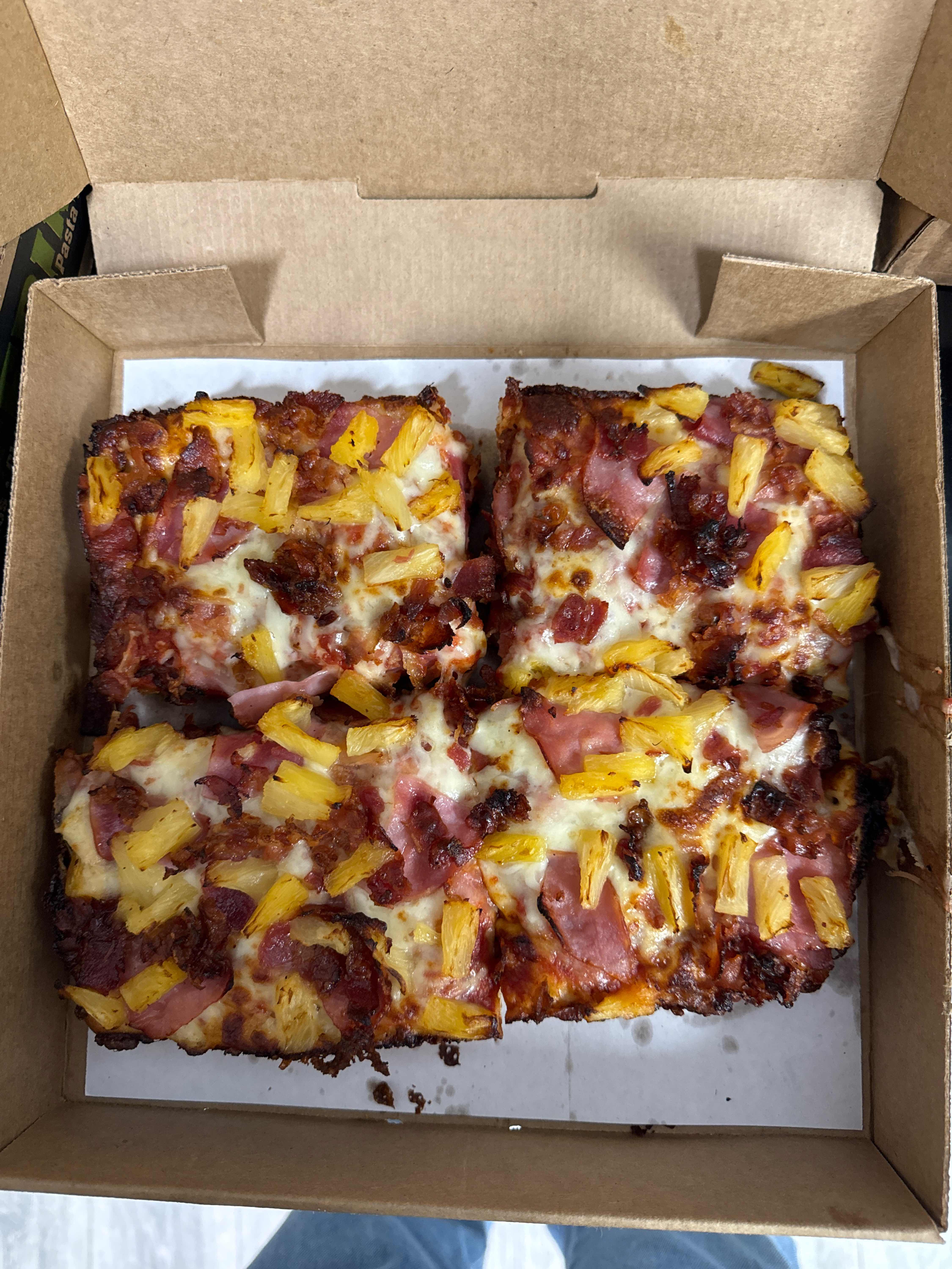 Hawaiian Pizza (4 Corners)