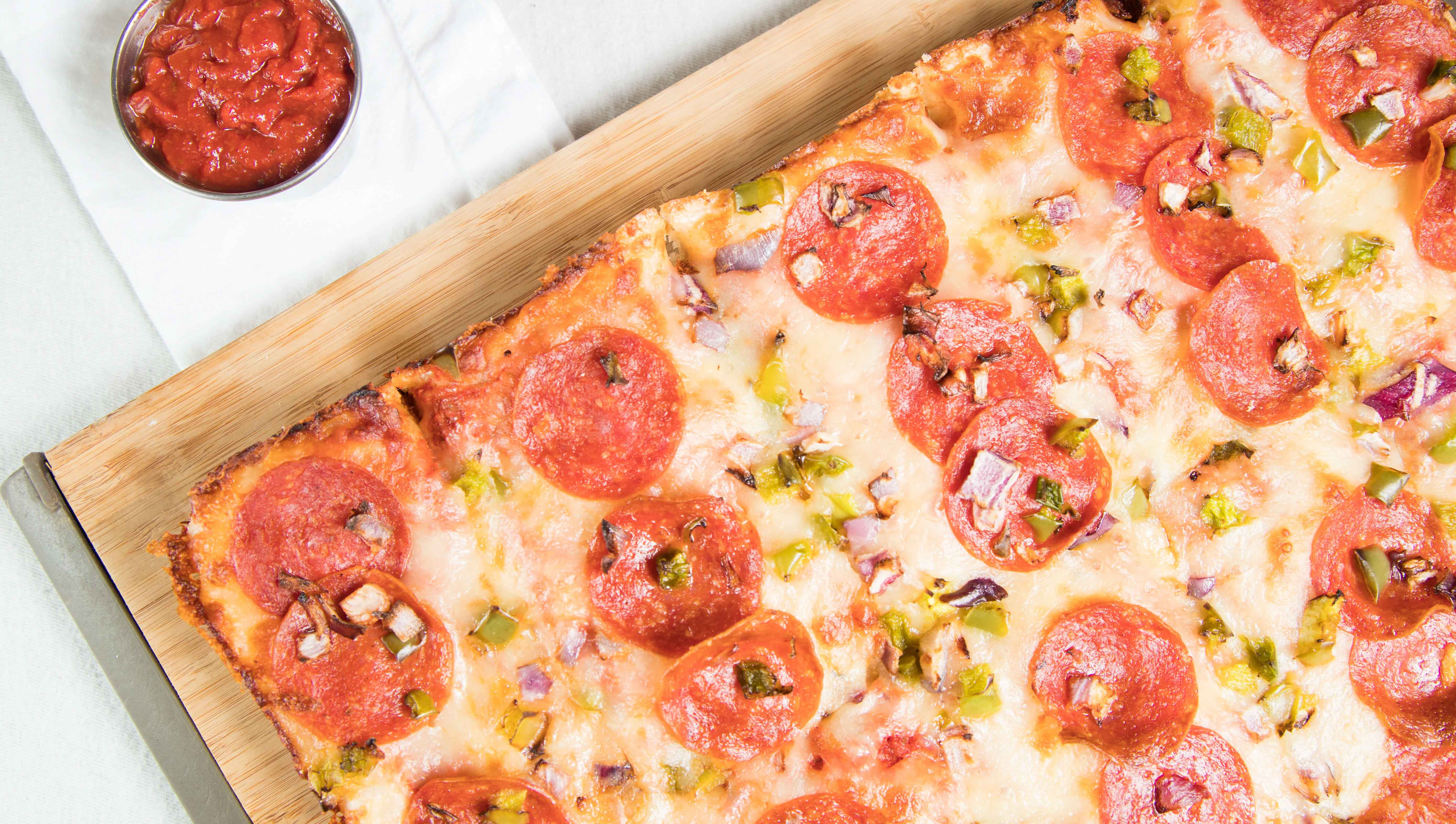 Square Deep Dish Pizza (XL 16 Slices)