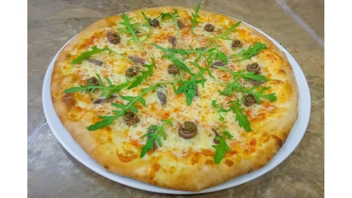 Pizza cu ansoa si rucola 40cm