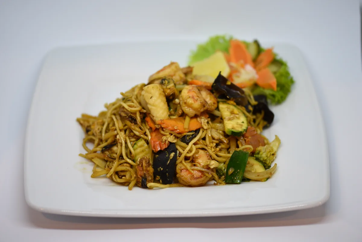 Pad Ba Me Luang Kai