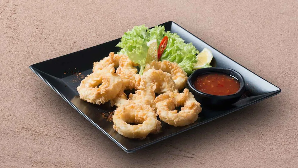 Tempura Pla Muk - bundában sült tintahal, édes chili mártással