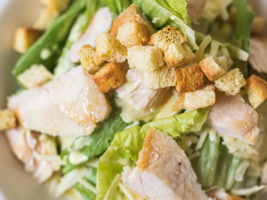 Caesar Salad au Poulet à "Miguel Falabella"
