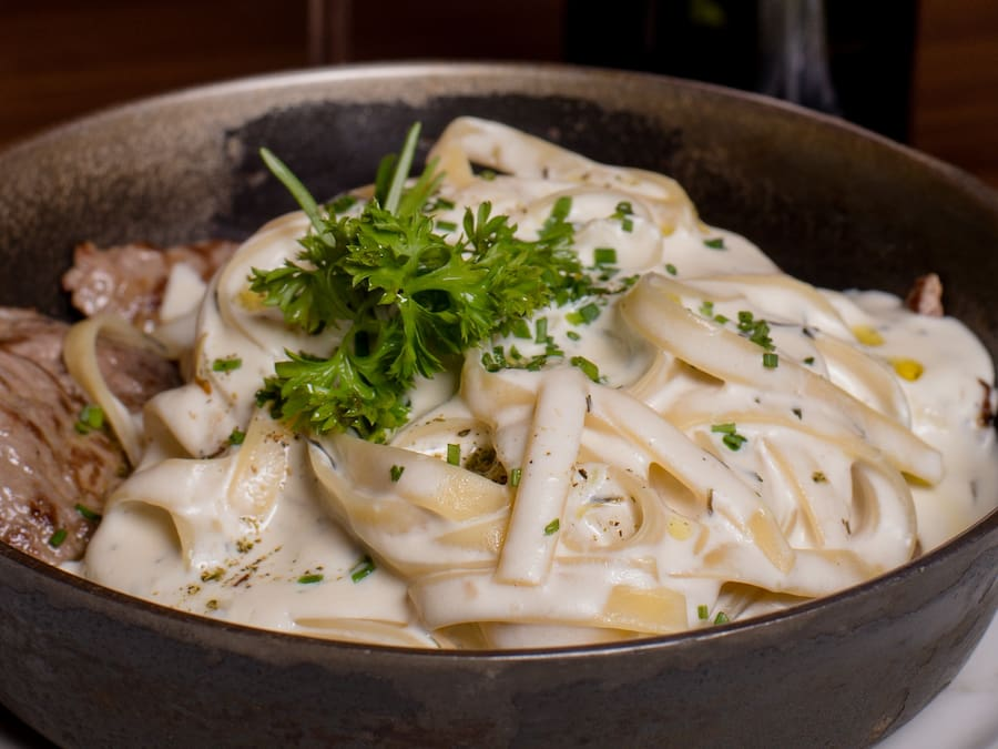 Paillard de Bouef Et Fettuccine Alfredo à “Matheus Fernandes”