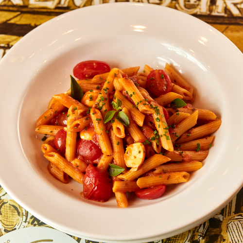 Penne Caprese à "Manu Gavassi"