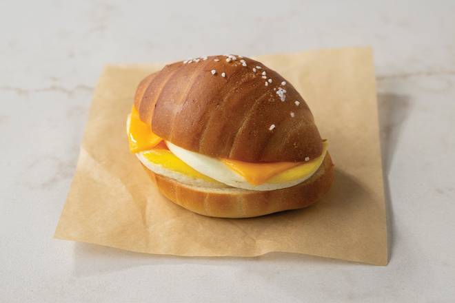 Egg and Cheddar Twist Roll