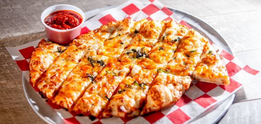 KNICKERBOCKER CHEESY BREAD