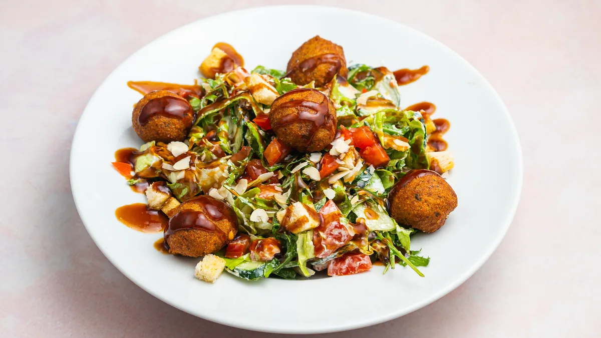 Falafel salata