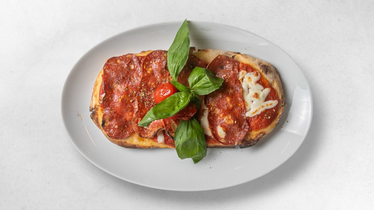 Pinsa mit Salami