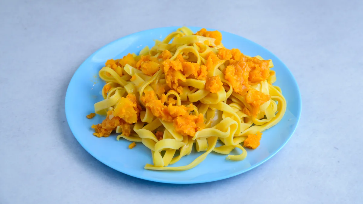 Pasta nasuvo sa krompirom