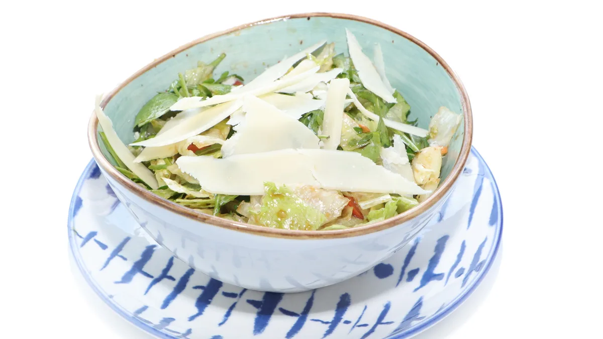 Mix zelenih salata sa parmezanom