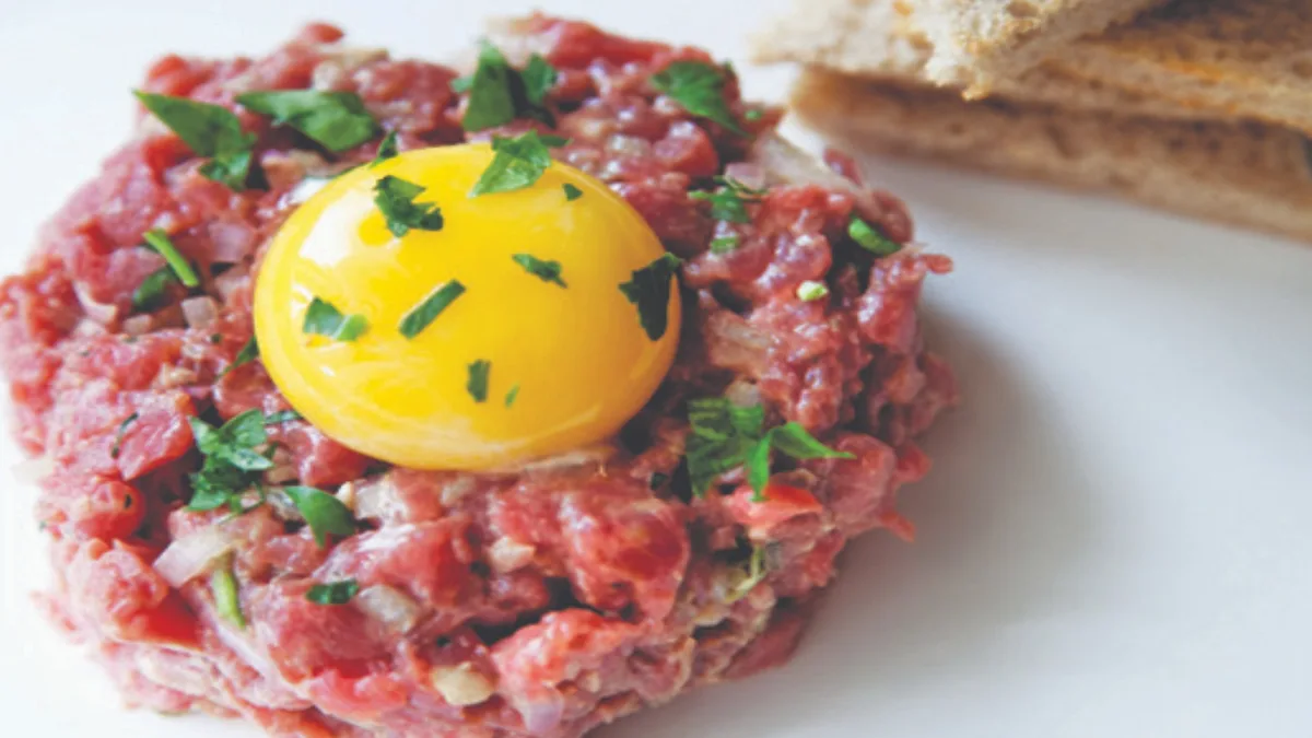 Tartar biftek sa tostom i puterom
