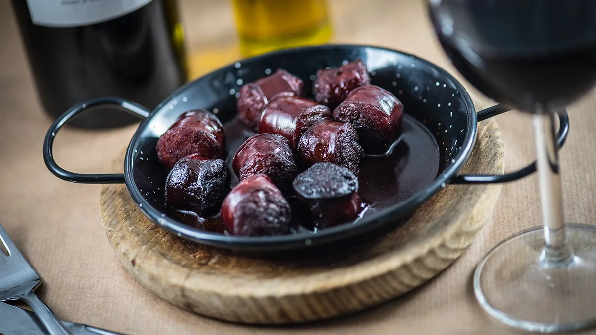Chorizo al vino tinto