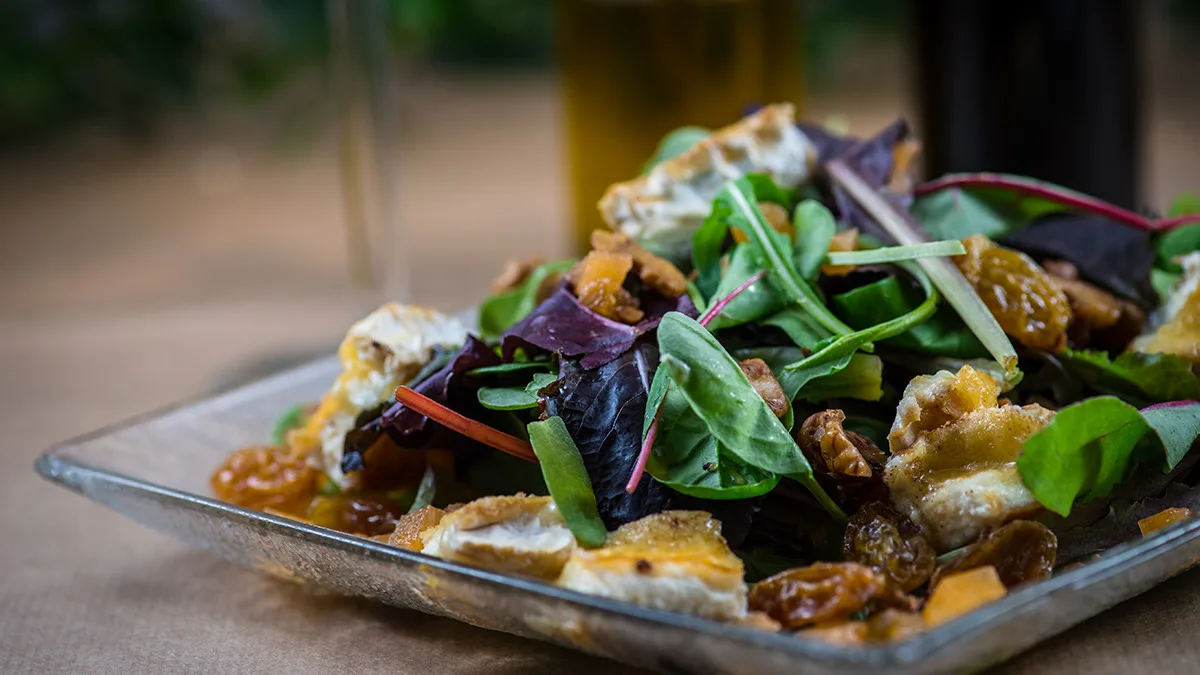 Ensalada de pollo condimentado con setas
