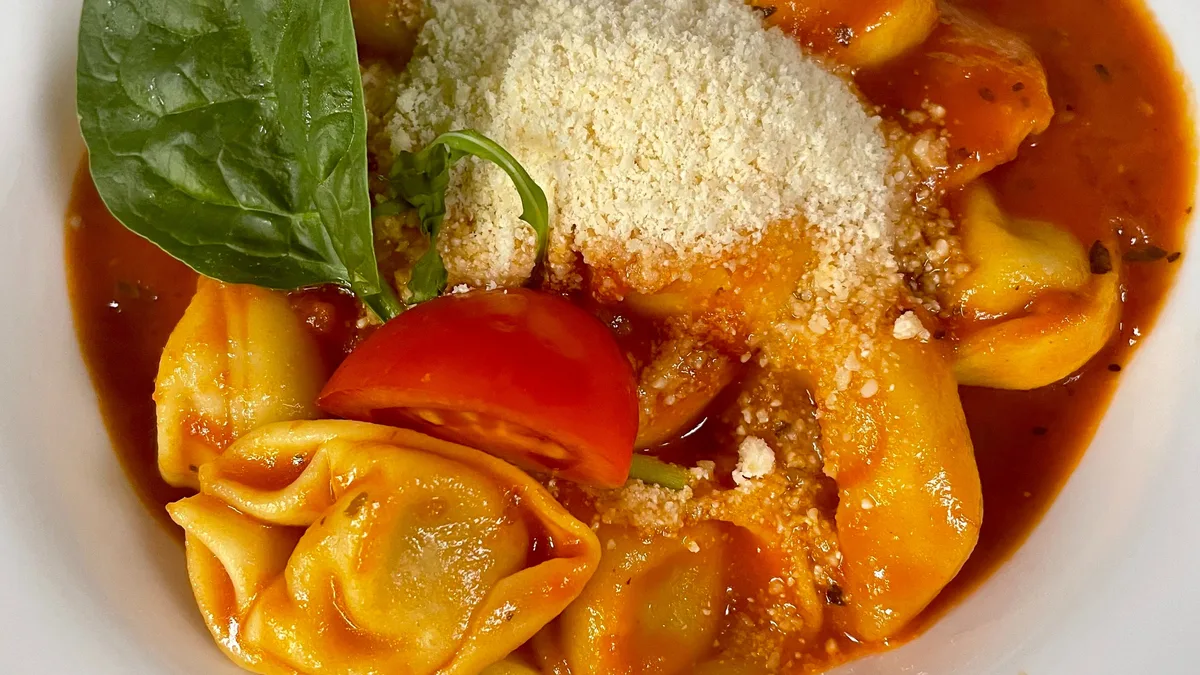 Húsos-paradicsomos tortelloni