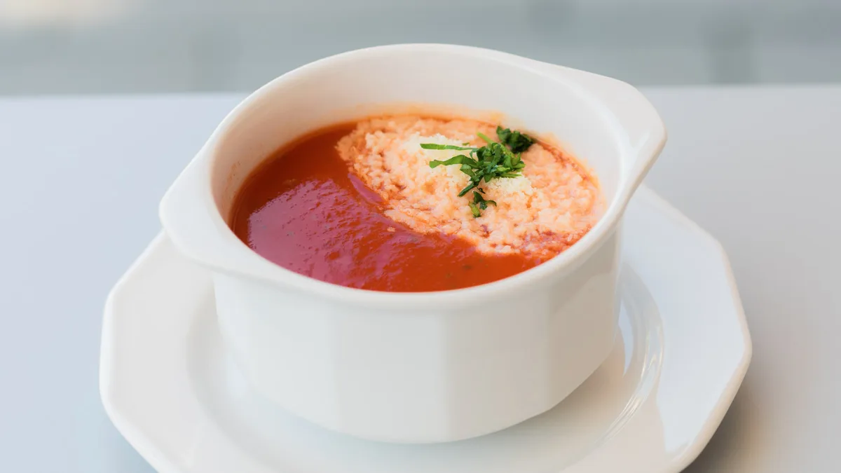 Paradicsomleves parmezánnal