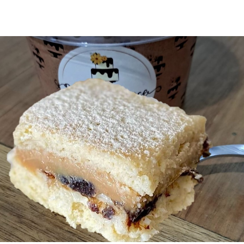 Bolo de Doce de Leite com Ameixa