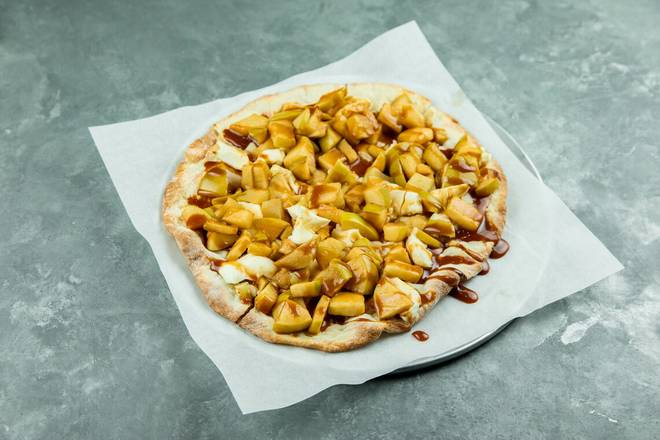 ROASTED CARAMEL APPLE PIZZA