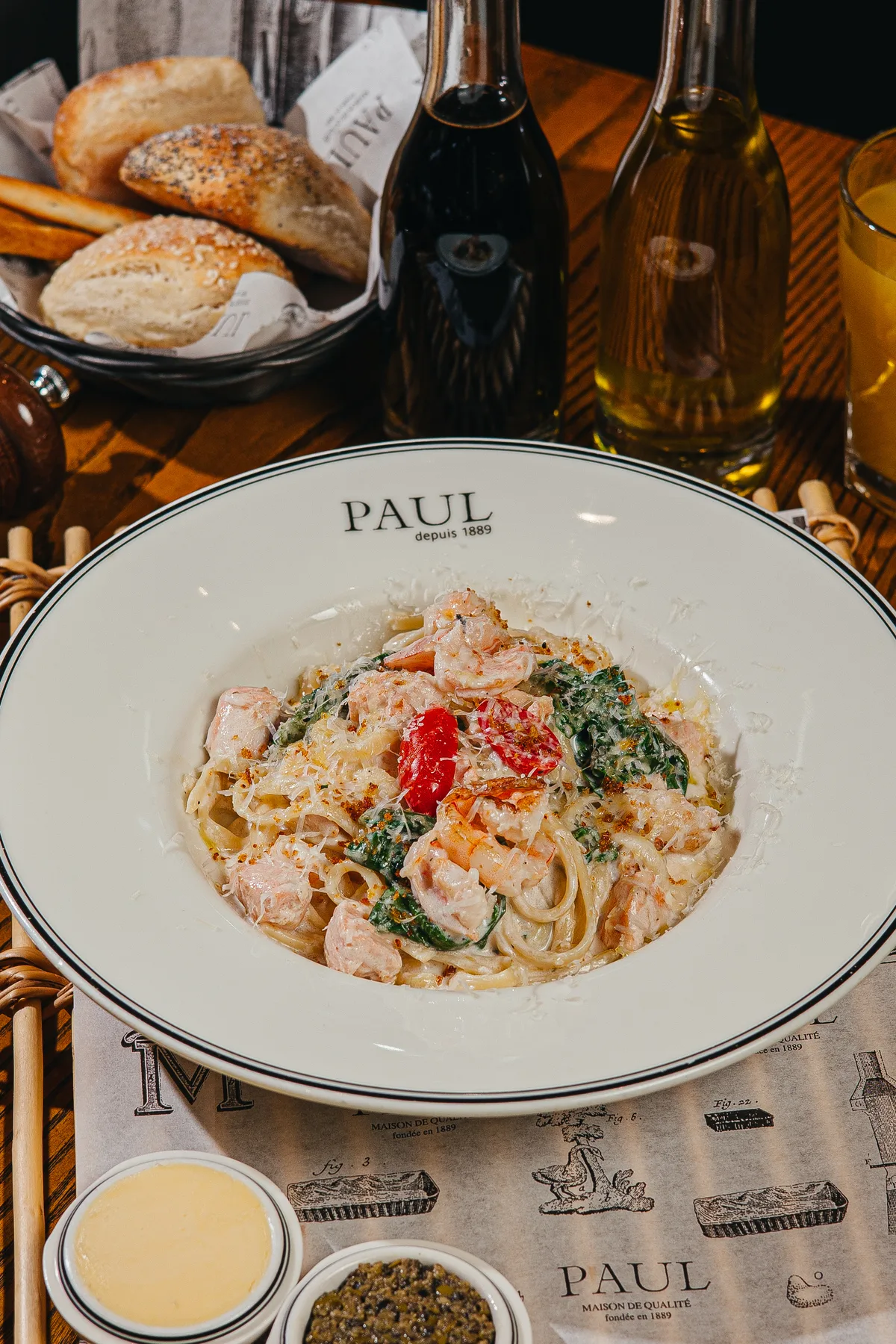Shrimps and Salmon Creamy Pasta