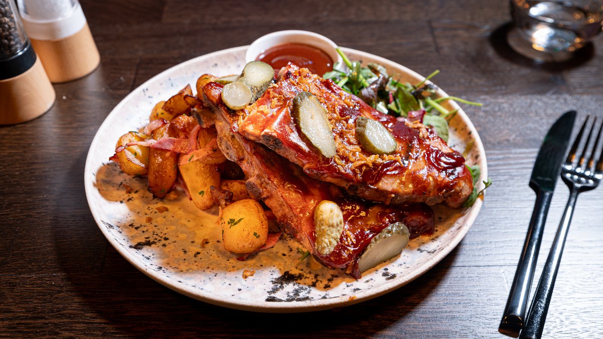 Coaste de porc cu sos bbq