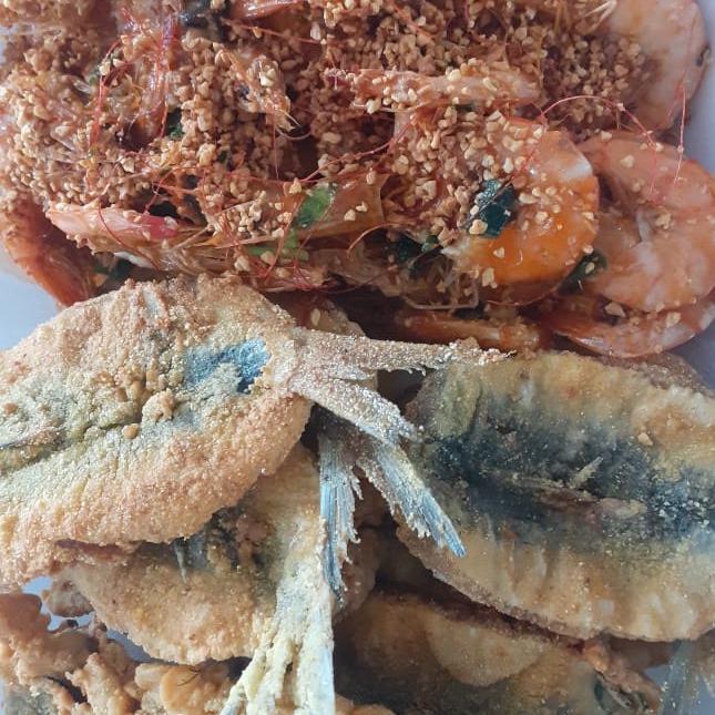 Camarão c/ sardinha frita