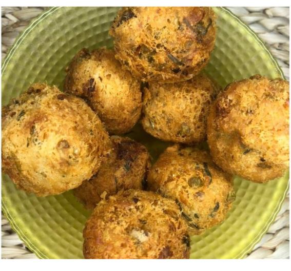 PORÇÃO DE BOLINHO DE BACALHAU