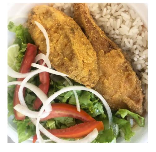 POSTA DE PEIXE FRITO COM PIRÃO