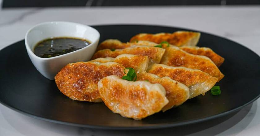 Fried Dumplings (10 pcs)