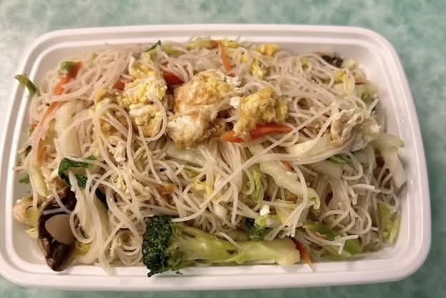 Vegetable chow Mei fun