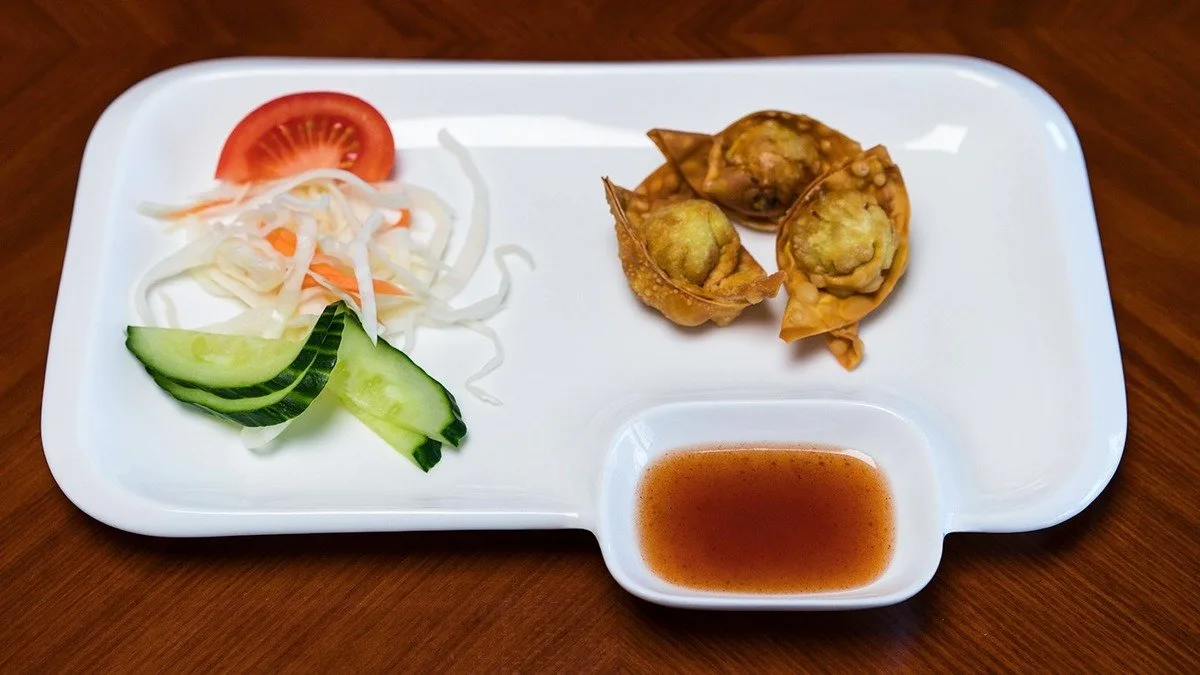 19. Sprøstekt wonton med sursøt saus