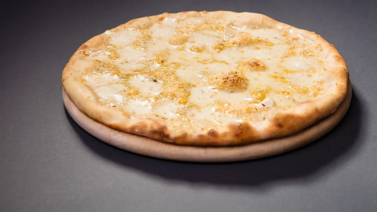 Quattro formaggi pizza velika