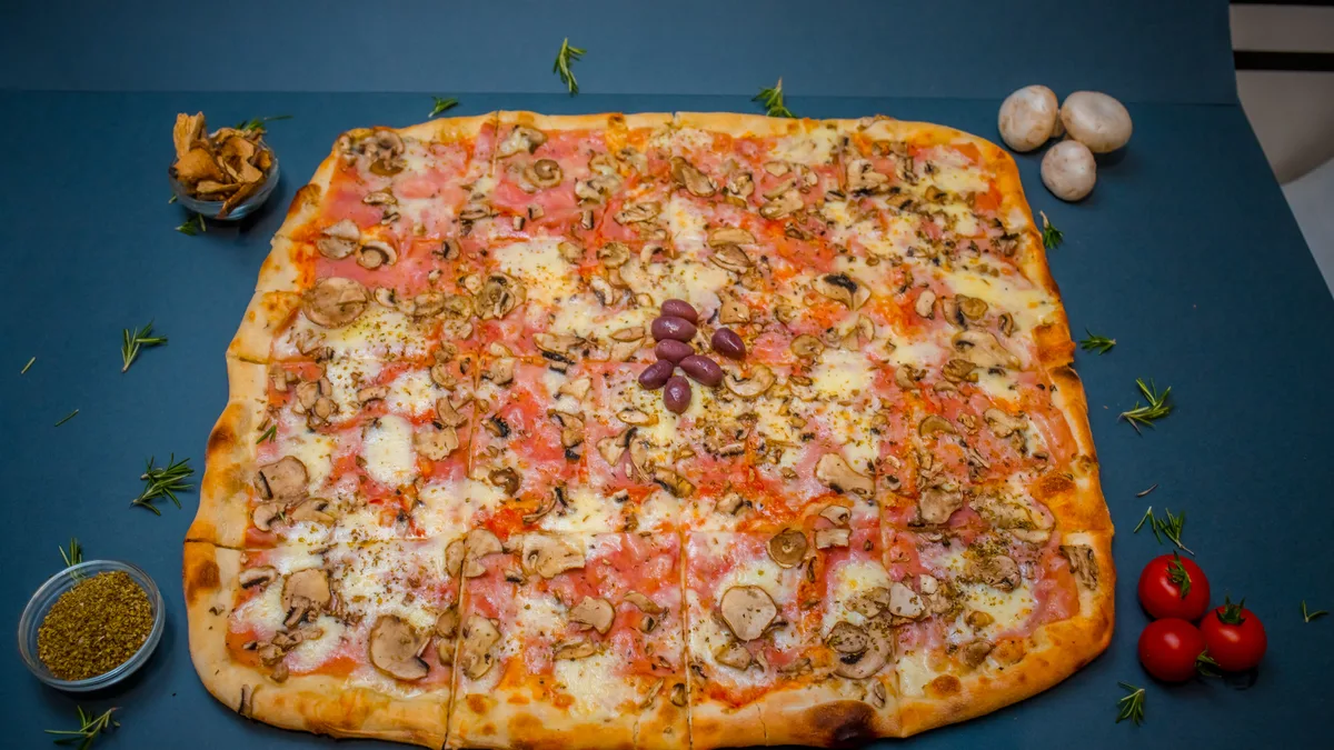 XL capricciosa pizza