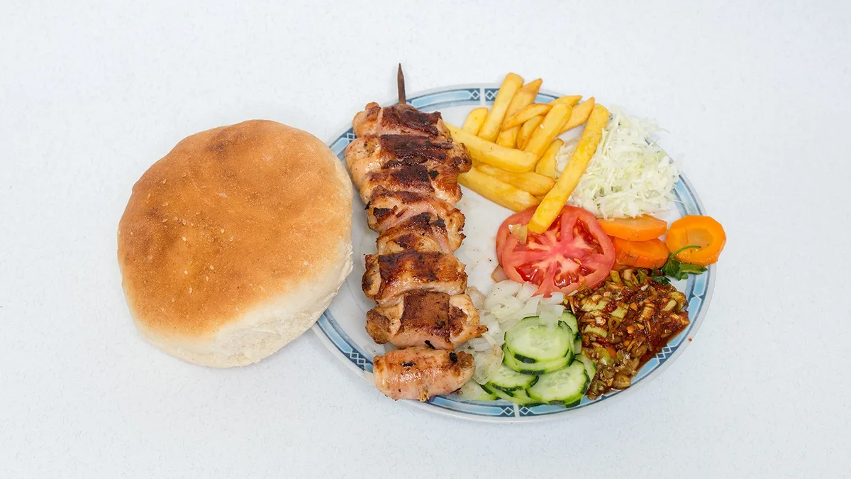 Rolovani pileći ražnjić 1kg