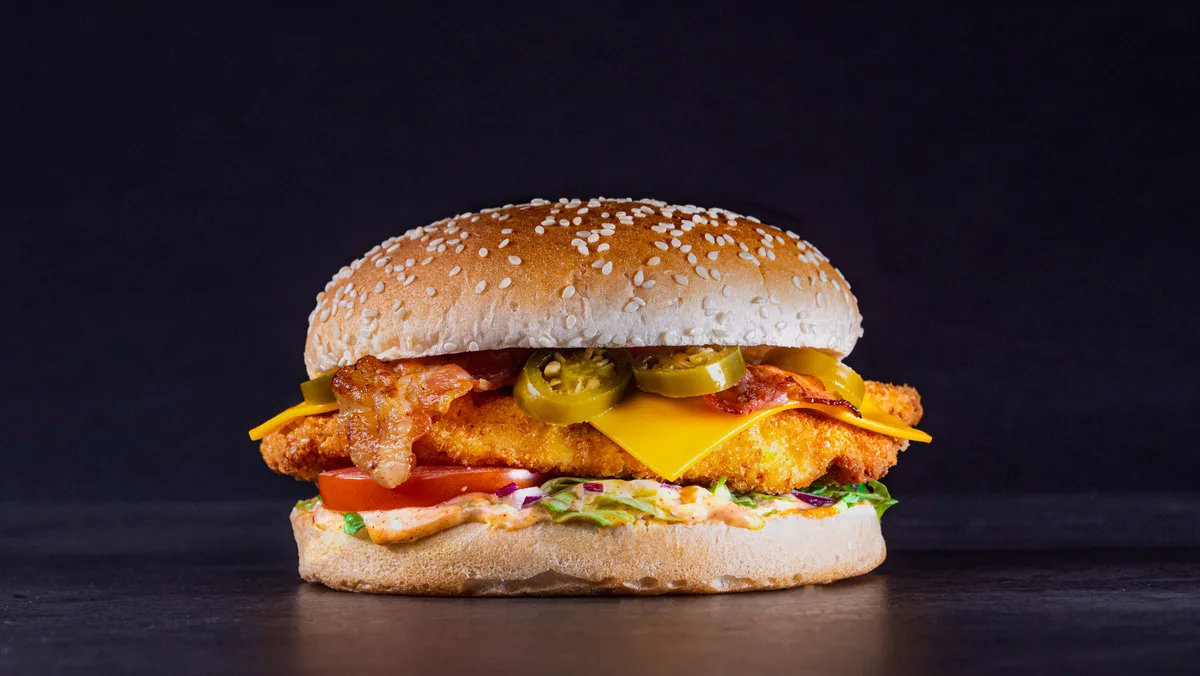 Csípős Sajtos Baconos Pipi Burger
