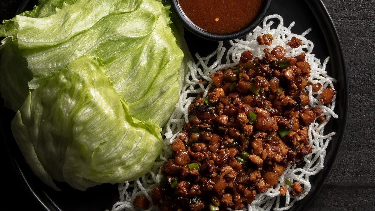 Chang’s lettuce wraps с курицей
