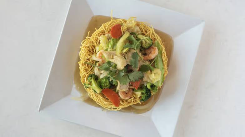 Crispy Fried Chow Mein Noodle with Combo (Mì Xào Giòn Thập Cẩm)
