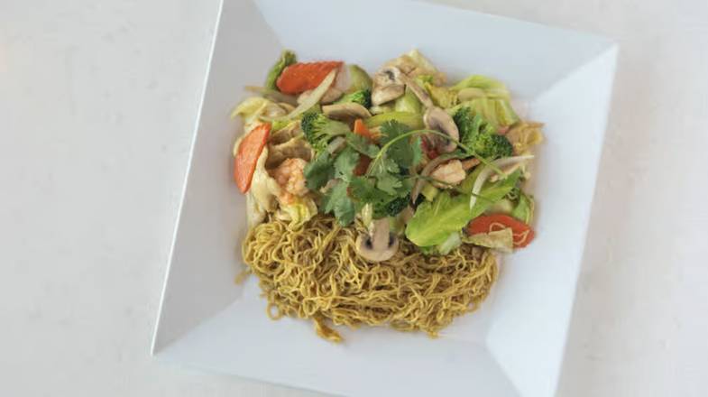 Stir Fried Soft Chow Mein Noodle with Combo (Mì Xào Mềm Thập Cẩm)
