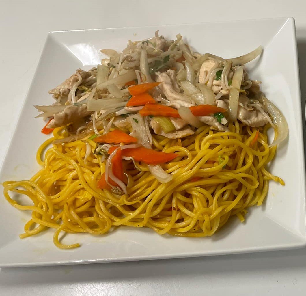 25. Gà Xào Giá Đỗ + Přílohy