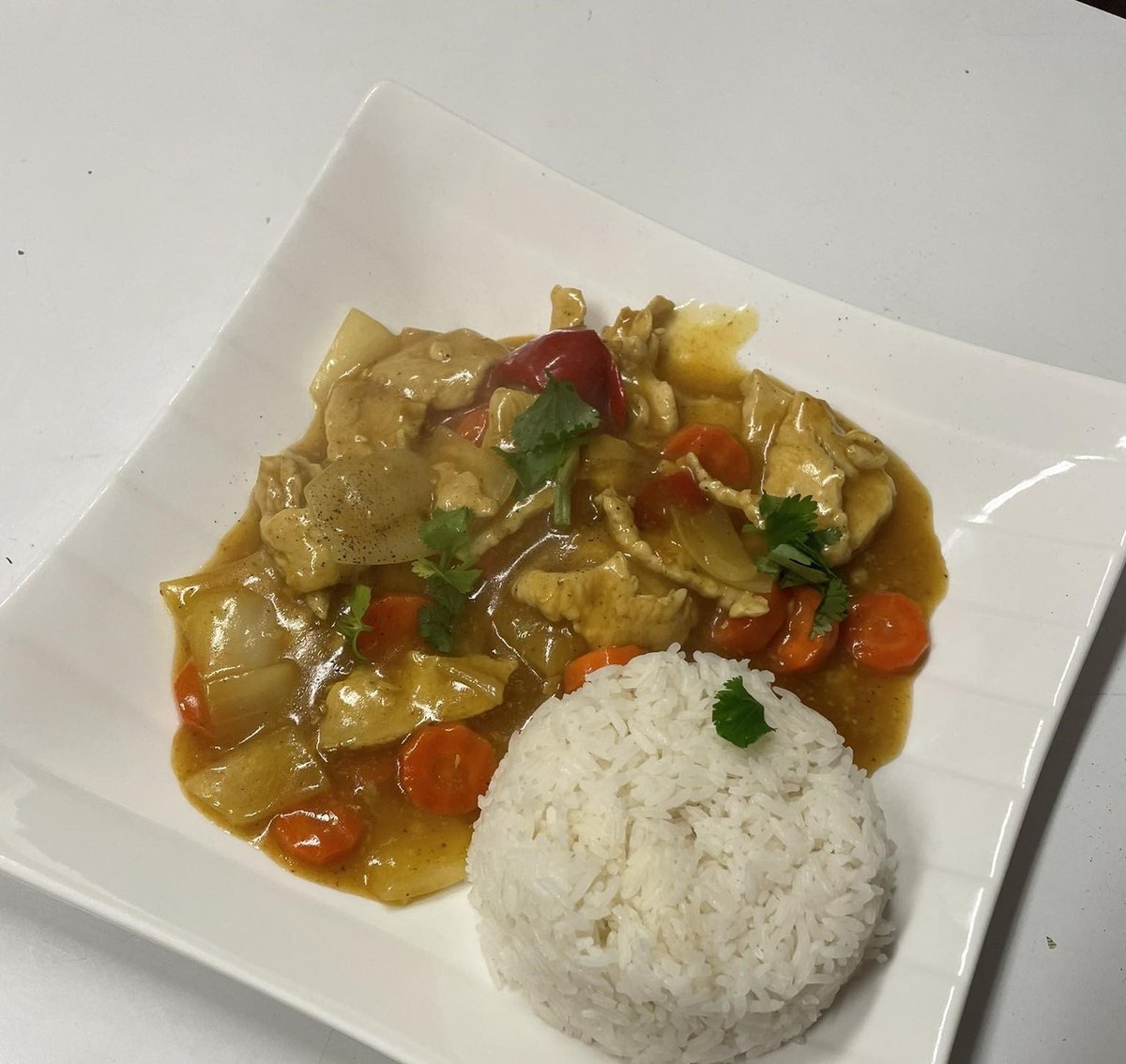 27. Gà Kari + Přílohy