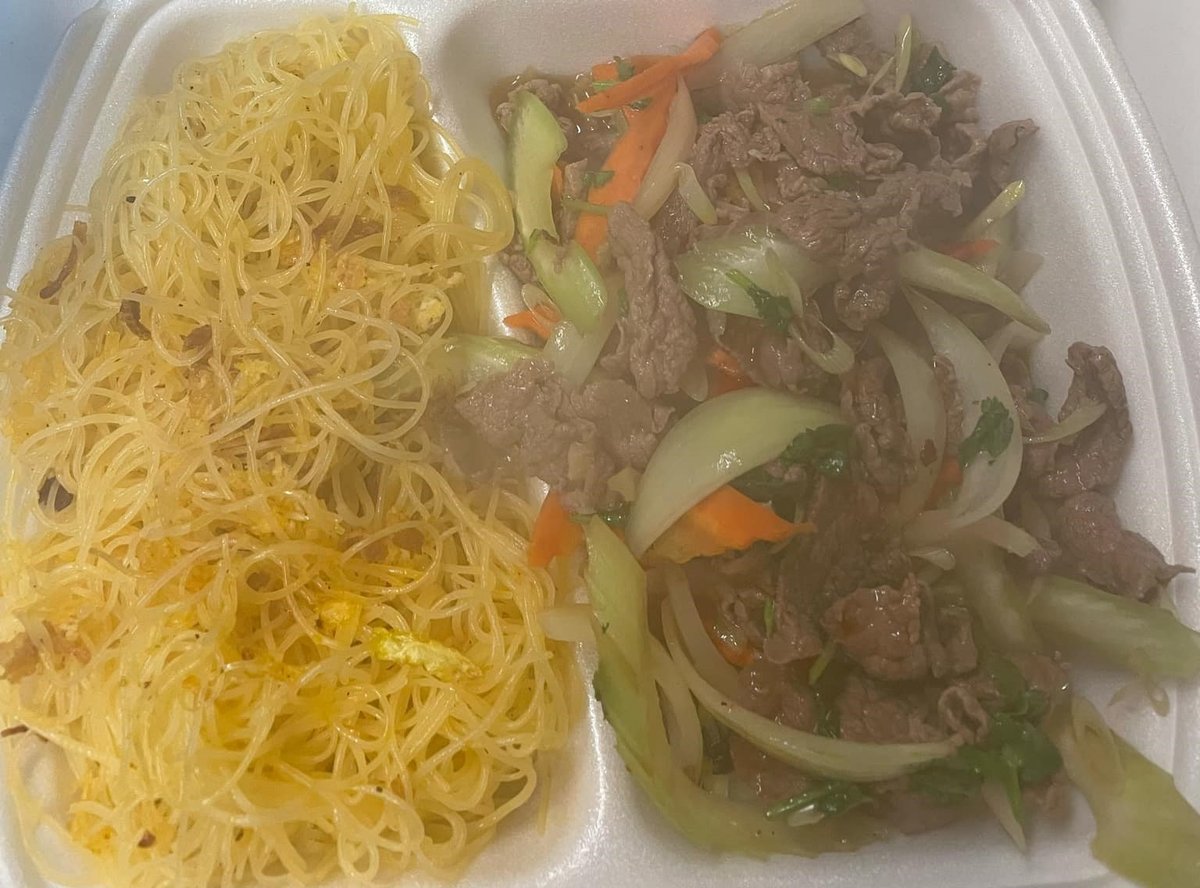 38. Bò Xào Hành và Tỏi Tây + Přílohy