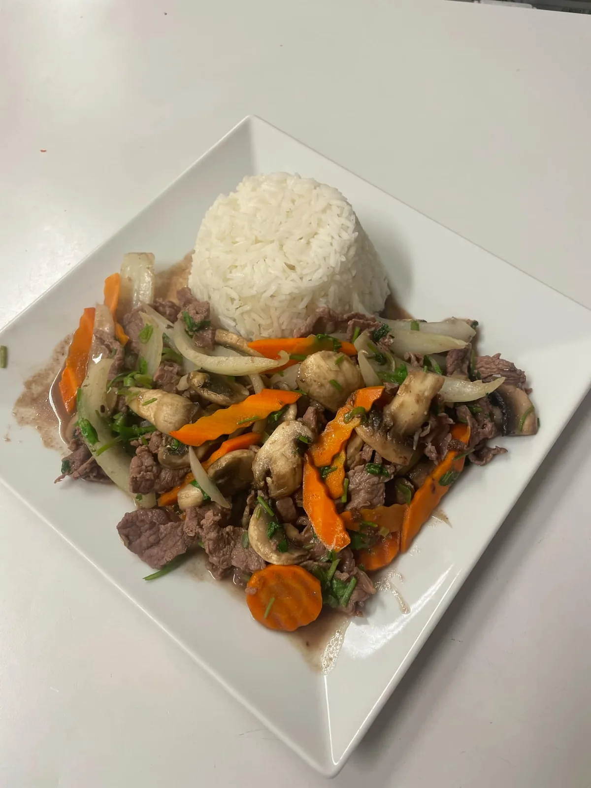 39. Bò Xào Nấm + Přílohy