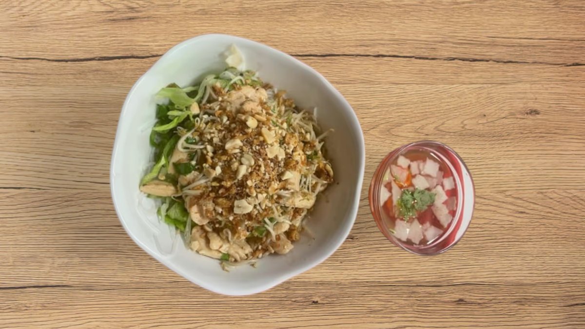 4.A Bún Bò Nam Bộ s kuřecím