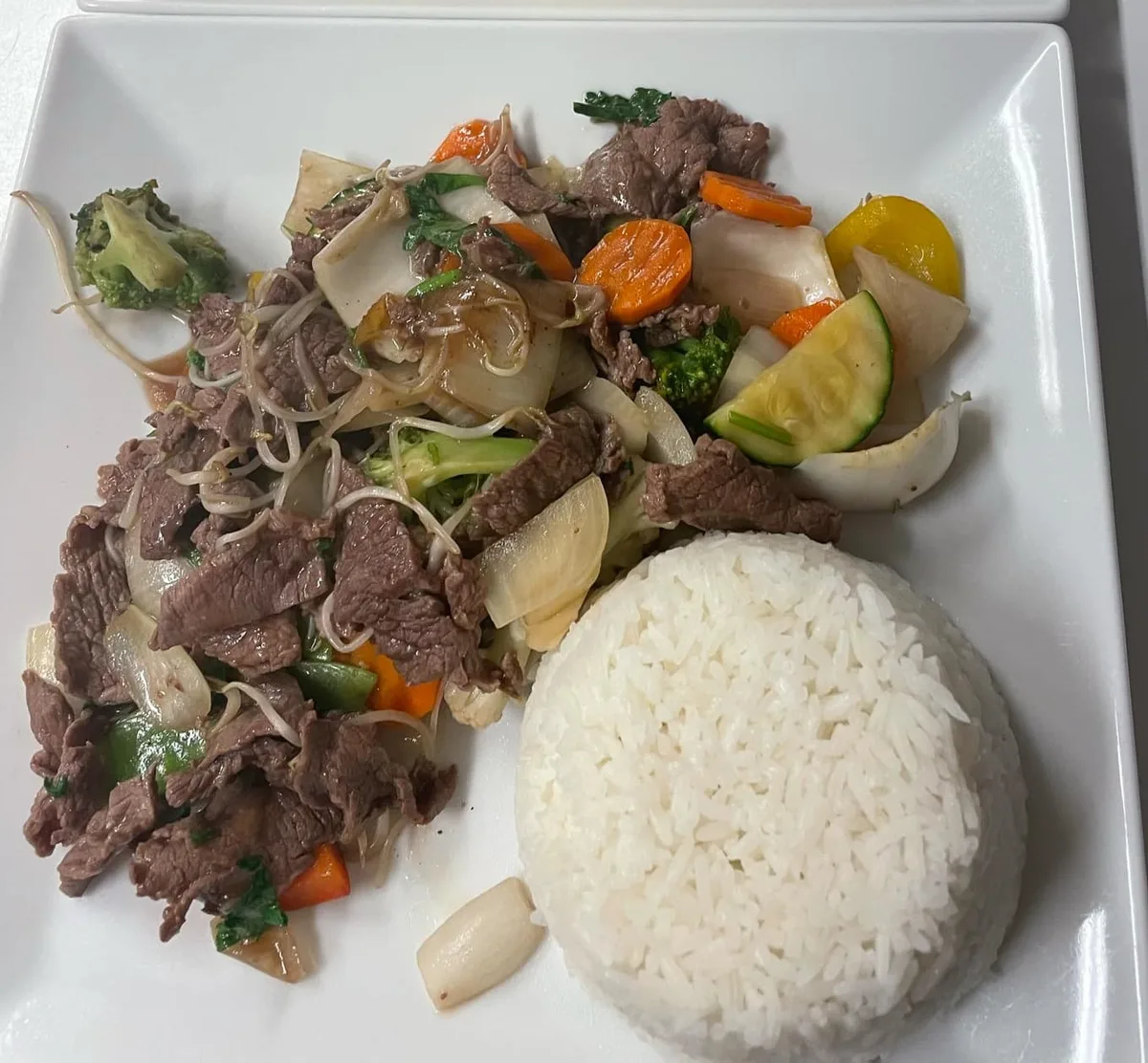 40. Bò Xào Rau Thập Cẩm + Přílohy
