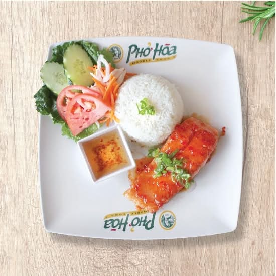 R26 - Sweet Chili Salmon (Rice Plate)