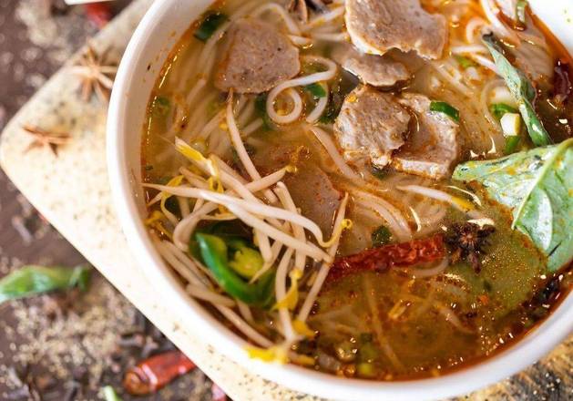 pho de albonigas