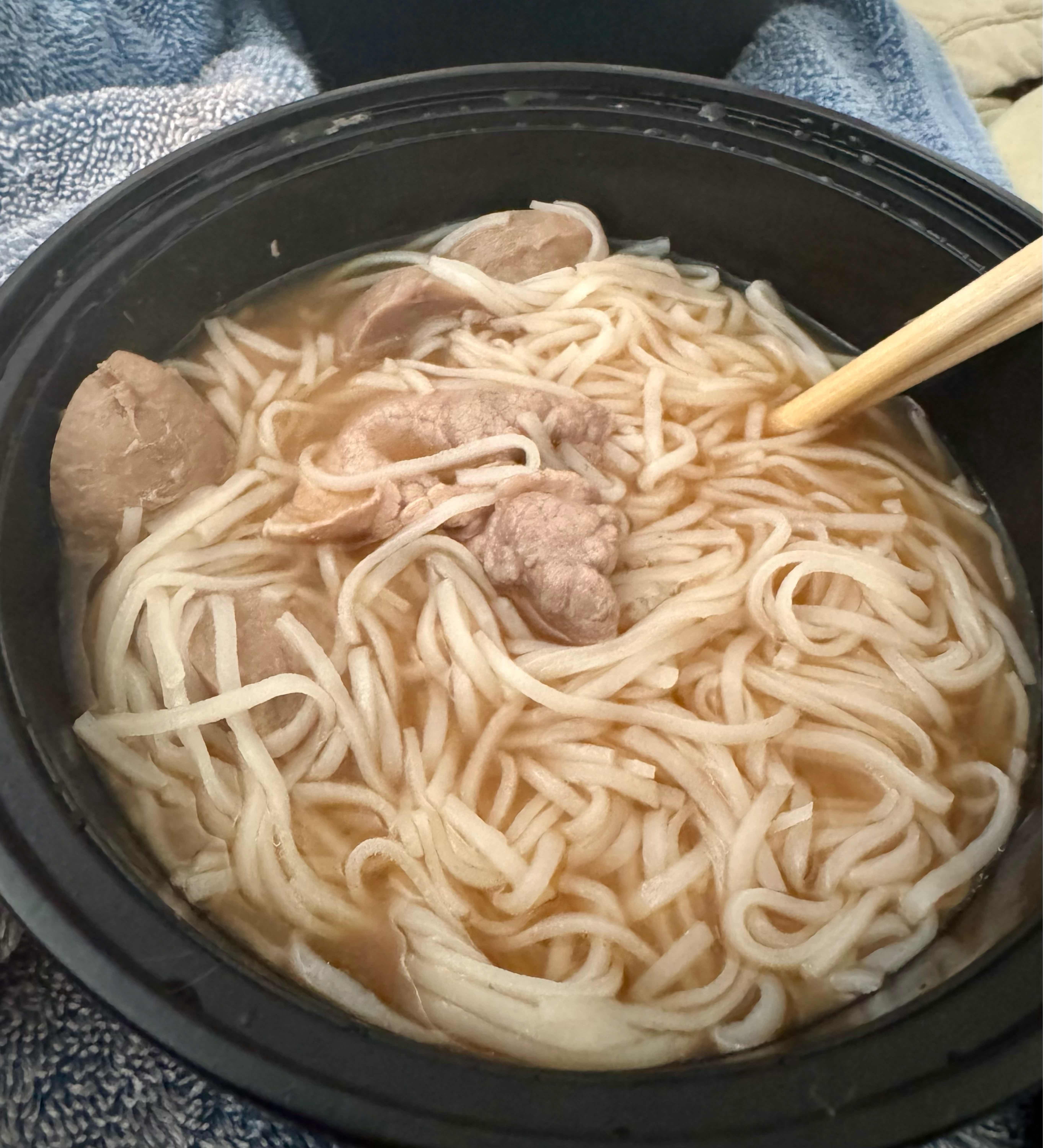 4P. Rare Beef and Meatball Rice Noodle Soup