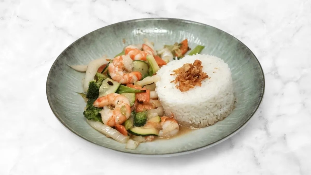 Cơm tôm xào rau củ